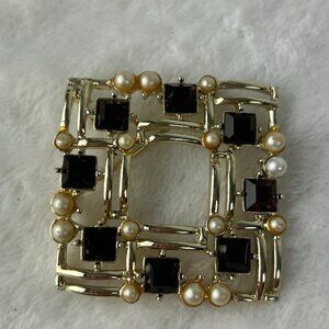 Vintage Sarah Coventry Red Rhinestone Faux Pearl Gold Tone Pin Brooch